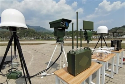 Šiuolaikinėje kariuomenėje naudojamos aukštųjų technologijų dronų atsakomosio...